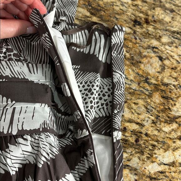 BCBGMaxAzria cocoa combo sleeveless V-neck dress size 8 - Picture 8 of 10